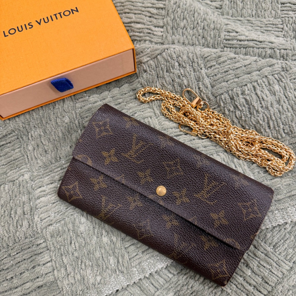 ❗️Clearance❗️Louis Vuitton Sarah Wallet (Can Crossbody)